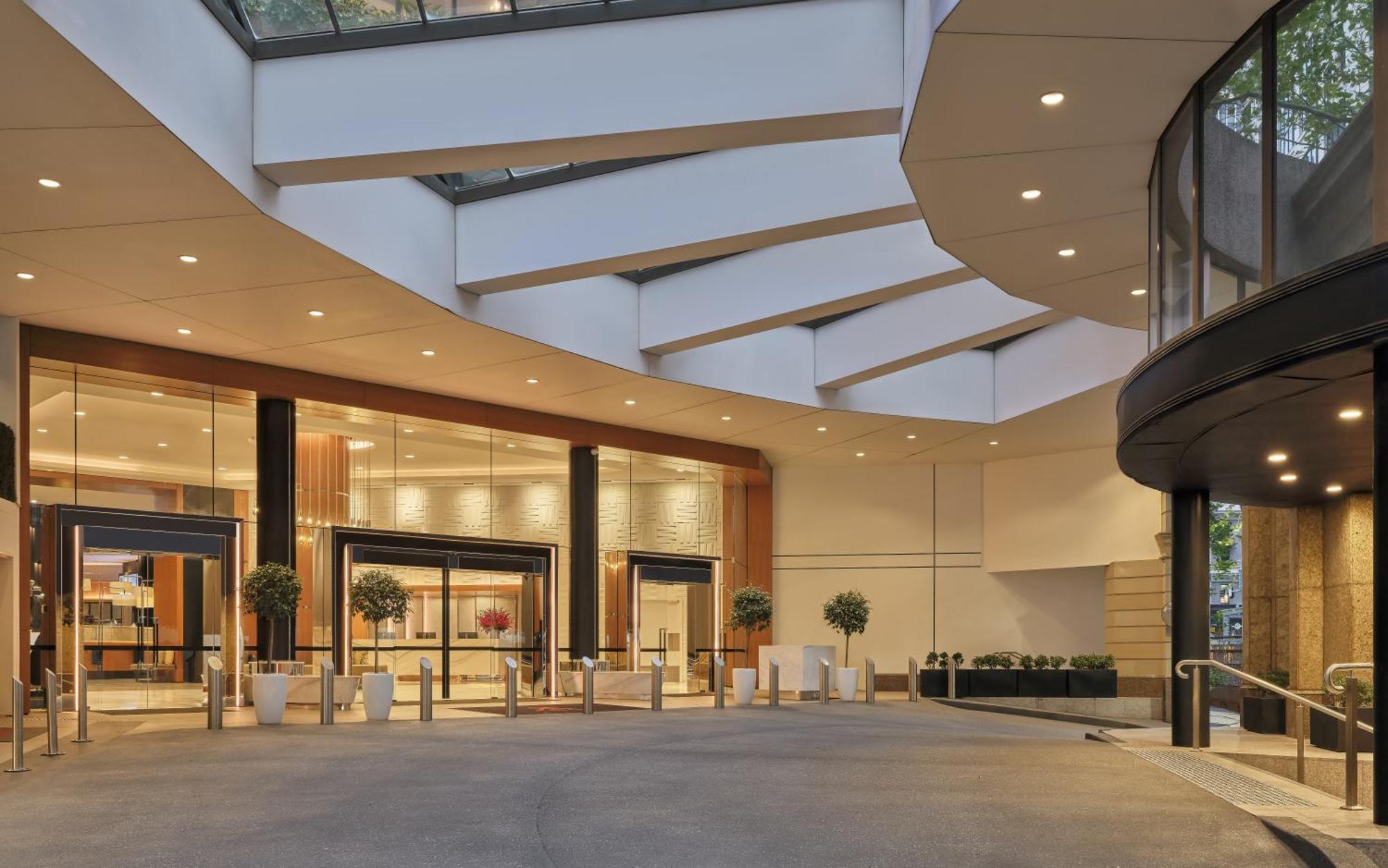 Sydney Harbour Marriott Hotel At Circular Quay Exterior photo The entrance to the hotel